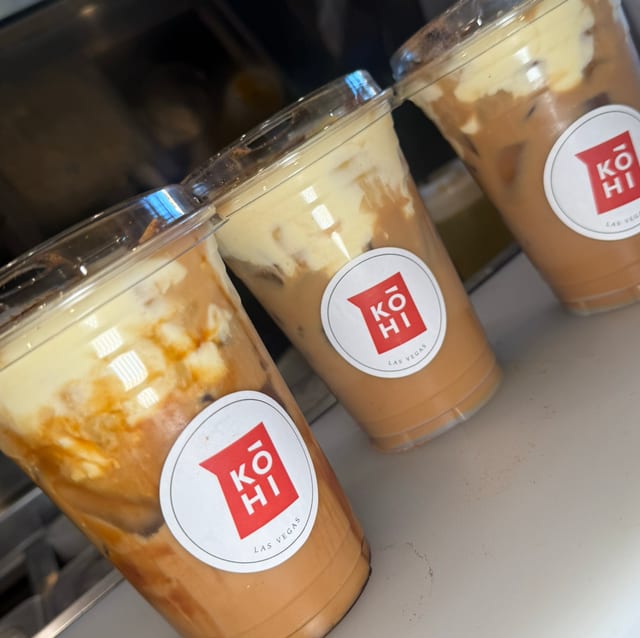 BANANA CARAMEL LATTE.