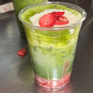 STRAWBERRY CREAM MATCHA