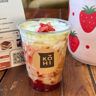 STRAWBERRY CREAM MATCHA